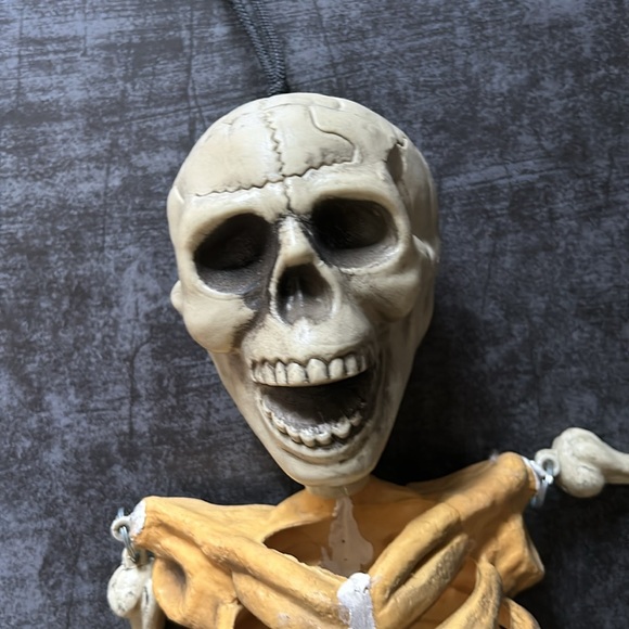 vtg Hanging Skeleton Halloween decor 33x10 not too big legs & arms removable - Picture 8 of 8
